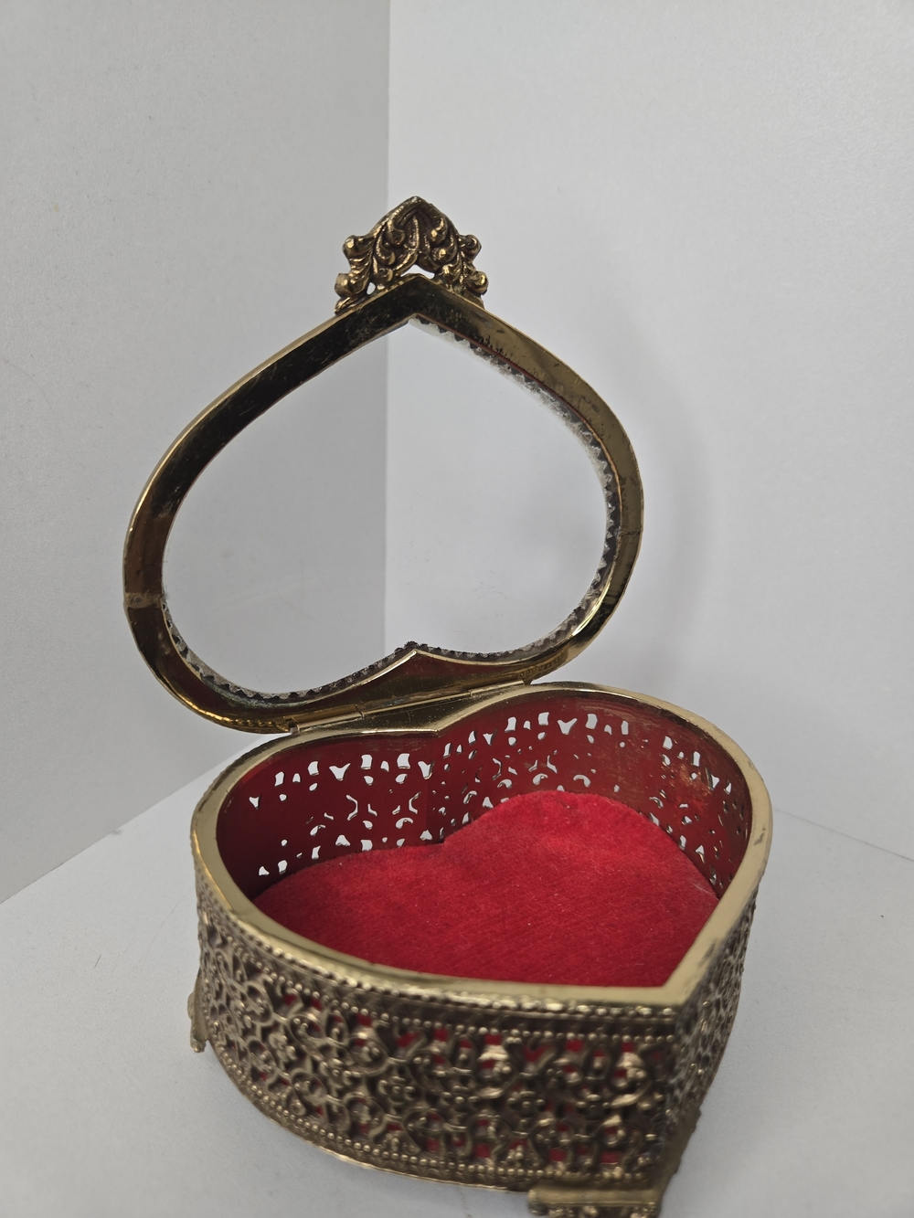 Women Bags - Red Heart Velvet Lined Jewelry Box Bag